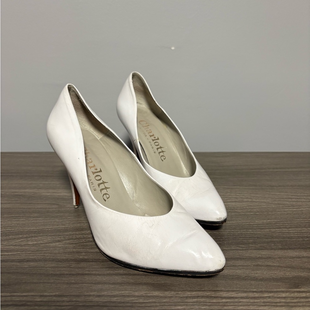 Elegant White Pointed-Toe Heels for Formal Occasions